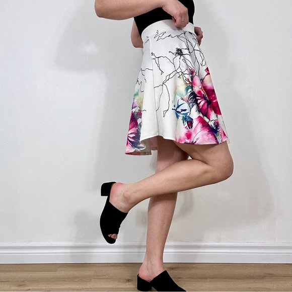 *Eclipse White Floral Mini Skirt - Picture 1 of 5